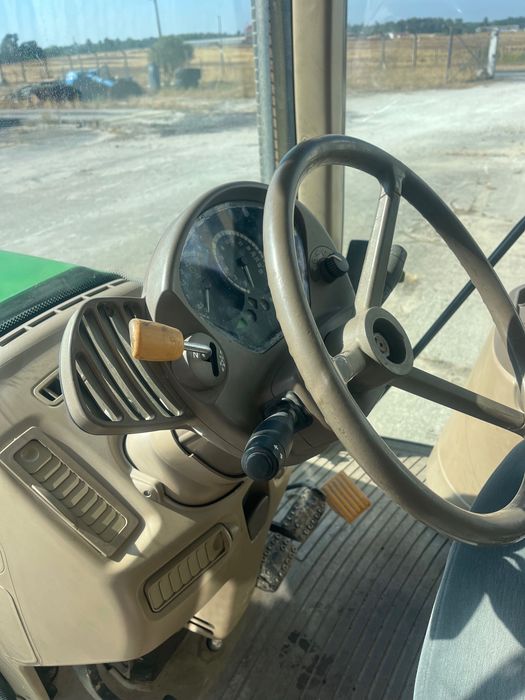 Máquina agrícola trator