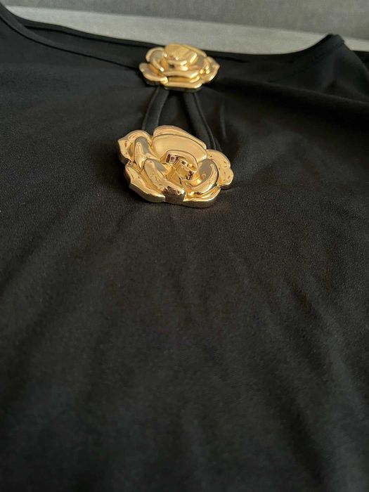 Sukienka wizytowa rozcięte rękawy złote guziki urocza czarna