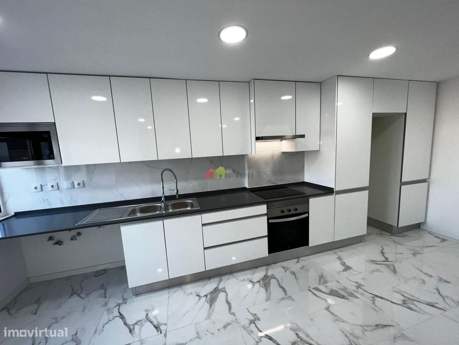 Apartamento T2 com 2 varandas e garagem box