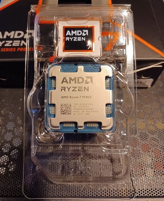 Процесор Ryzen 7 9700x