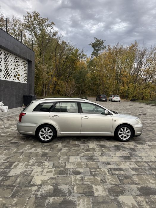 Toyota Avensis 2,0d механіка в гарному стані