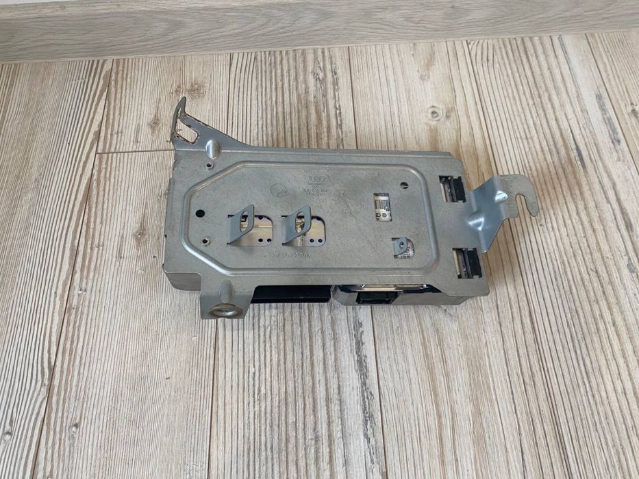 Підсилювач антени AUDI TT 8J0035223 C