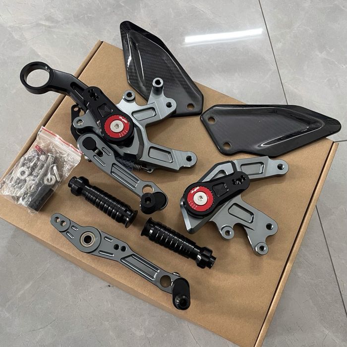 Sportowy regulowany podnóżek do motocykla BMW S1000RR 15-2018r
