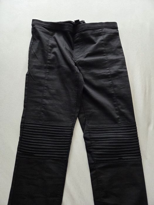 Czarne spodnie damskie marki H&M rozmiar 42
