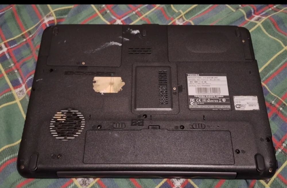 PC Portátil Toshiba A300-276 para peças + mala de transporte