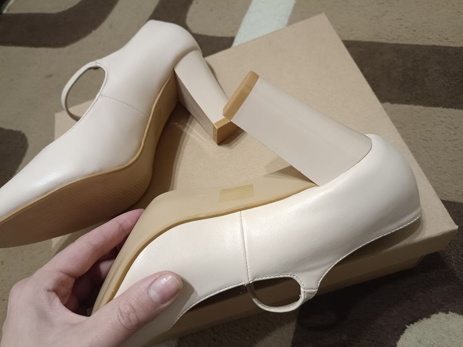 Туфлі бежеві 39р шкіра