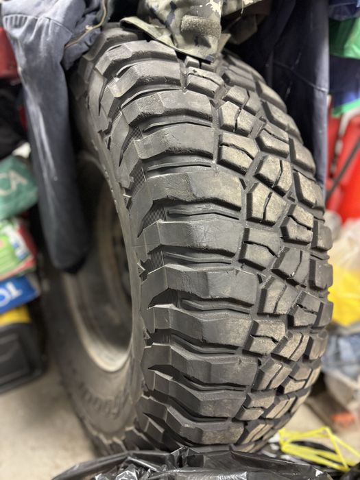 4 pneus Goodrich KM3 + jantes R17 (37x12,5)