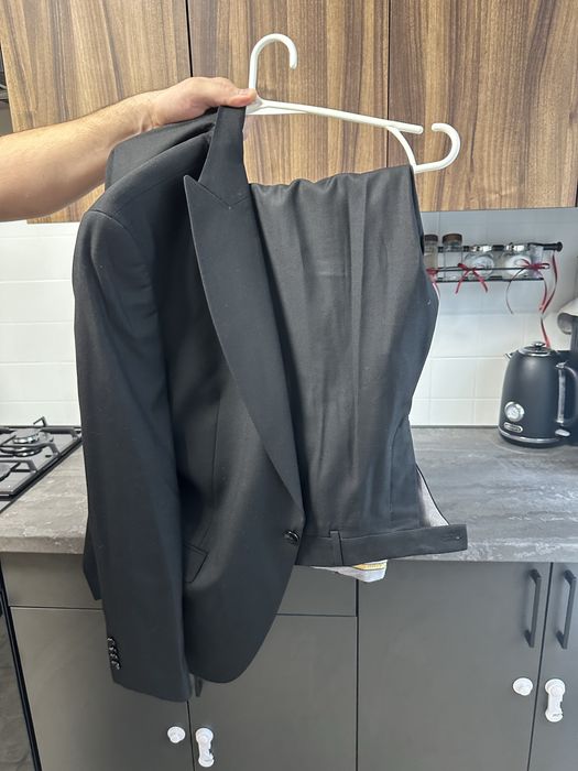 Продам мужской класический костюм! В идеальном состоянии!