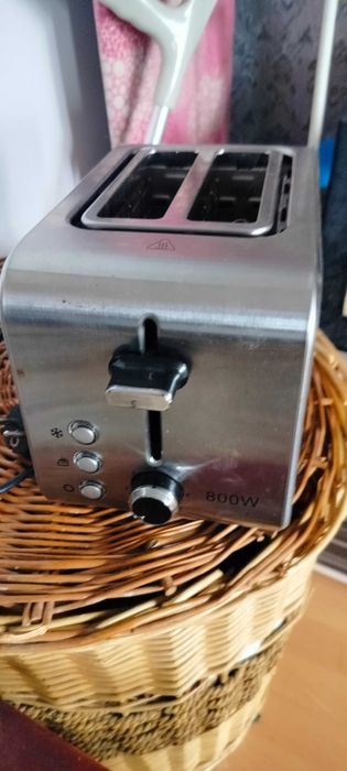 Srebrny toster Amica