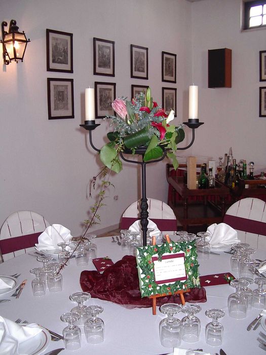 Candelabros decorativos em ferro forjado preto, muito elegantes