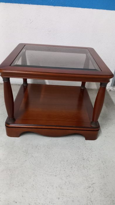 Mesa de apoio com vidro