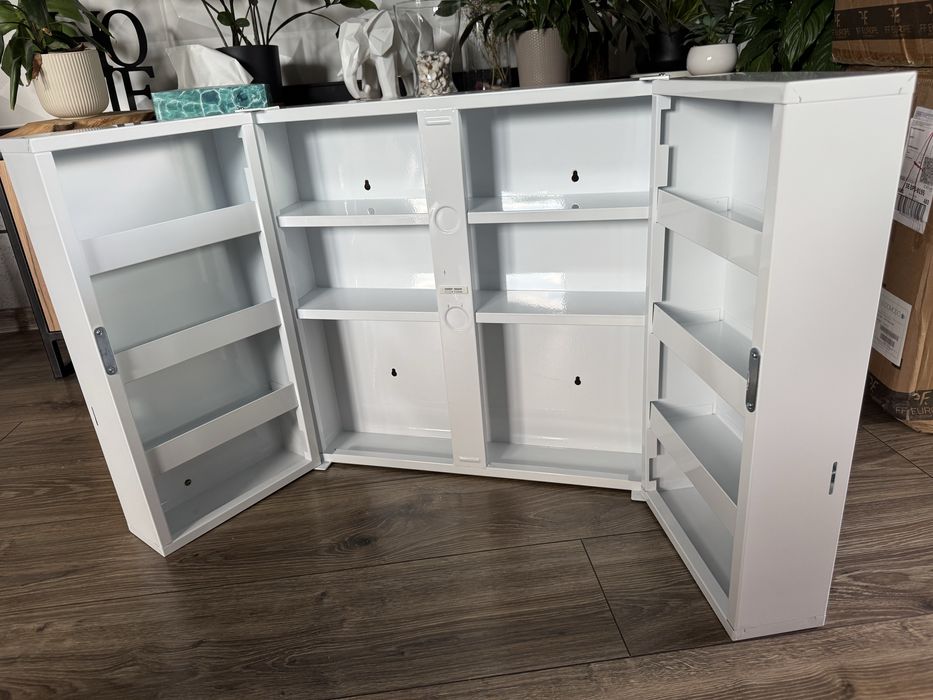 Apteczka / szafka zamykana