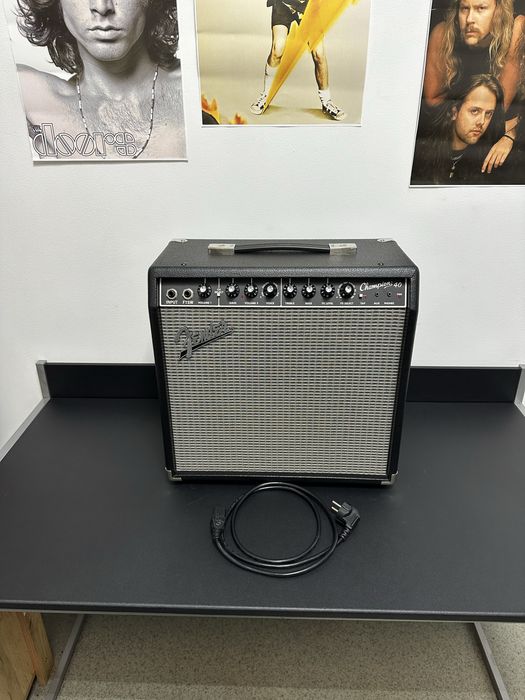Fender Champion 40 - гітарний комбопідсилювач в ідеальному стані