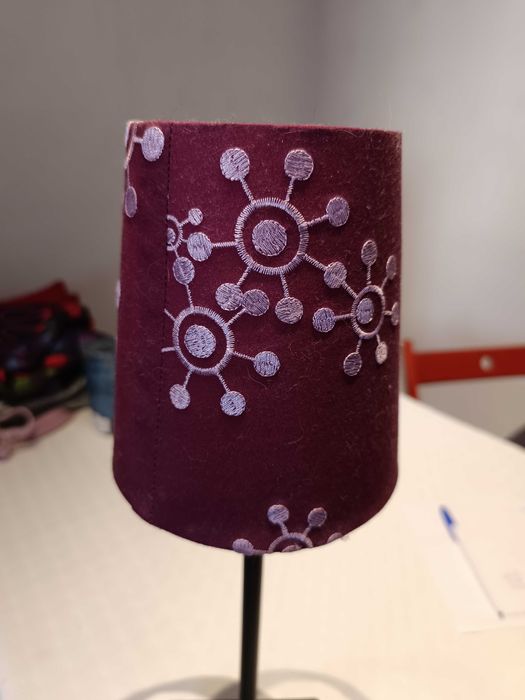 Candeeiro de Mesa Ikea com abajur Roxo e Lilás