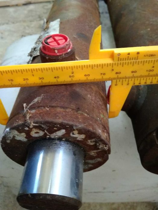 Siłownik hydrauliczny jednostronny