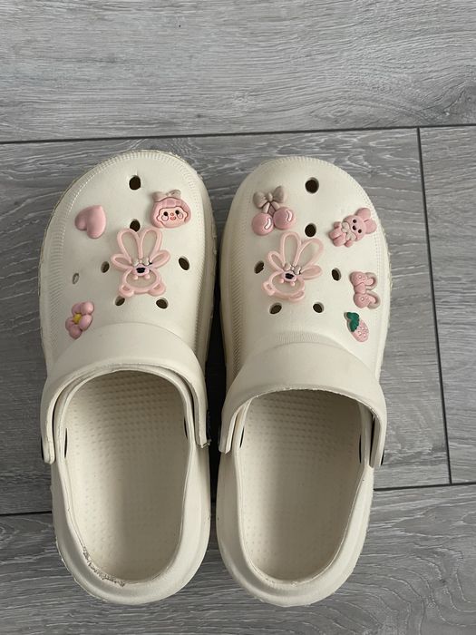 Klapki piankowe typu Crocs