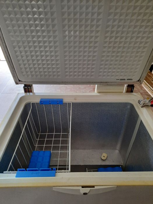 Arca congeladora Whirlpool com 215 Litros