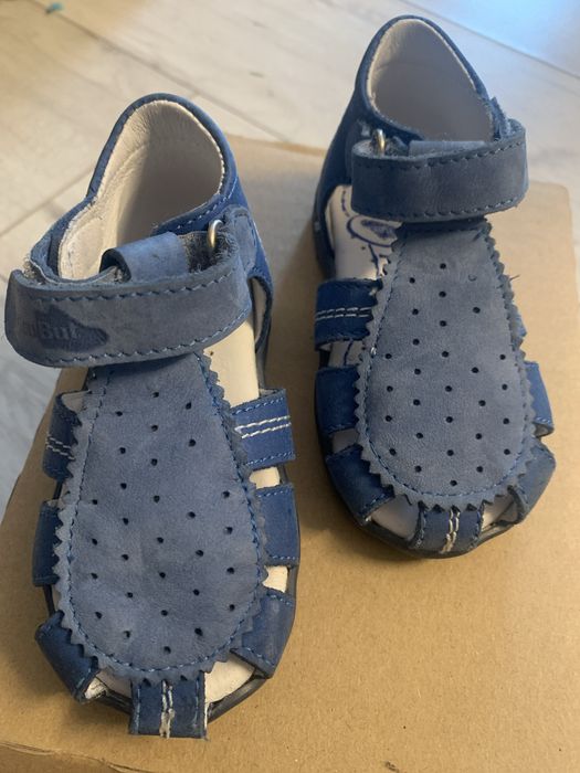 Niebieskie sandalki r 20