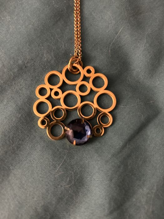 Fio dourado com pedra azul