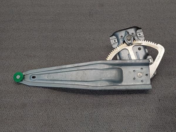 Elevador vidros trás esquerdo TOYOTA Yaris (_P13_)