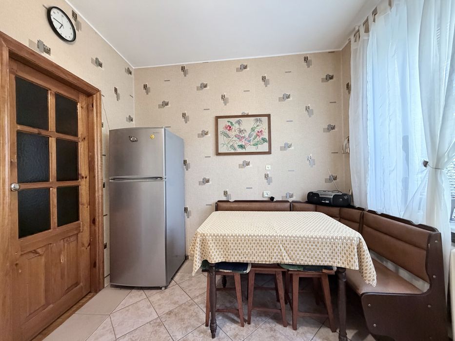 Продам 2-шку центр 60 кв.м.