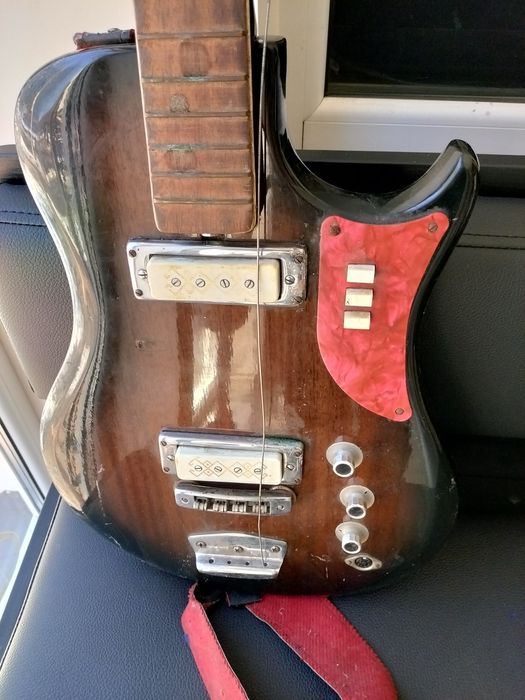 Бас- гітара Урал та Jolana часів СРСР