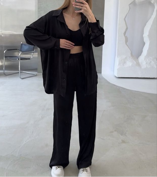 Шовковий костюм чорного кольору