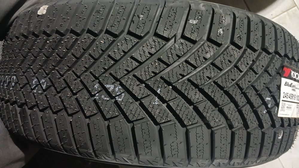 245 45 19 Yokohama BluEarth Winter V 906,2025,Japan