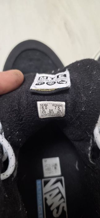 Продаю кросівки the vans демісезоні