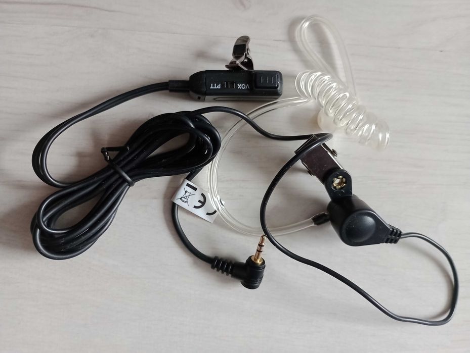 Скрытая гарнитура для радиостанций