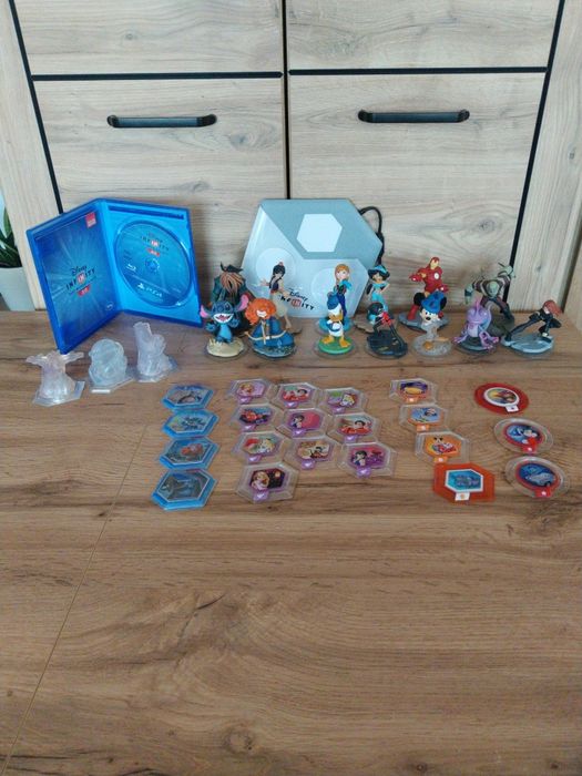 Zestaw Disney Infinity 2.0 + figurki + dyski + portal – PS4