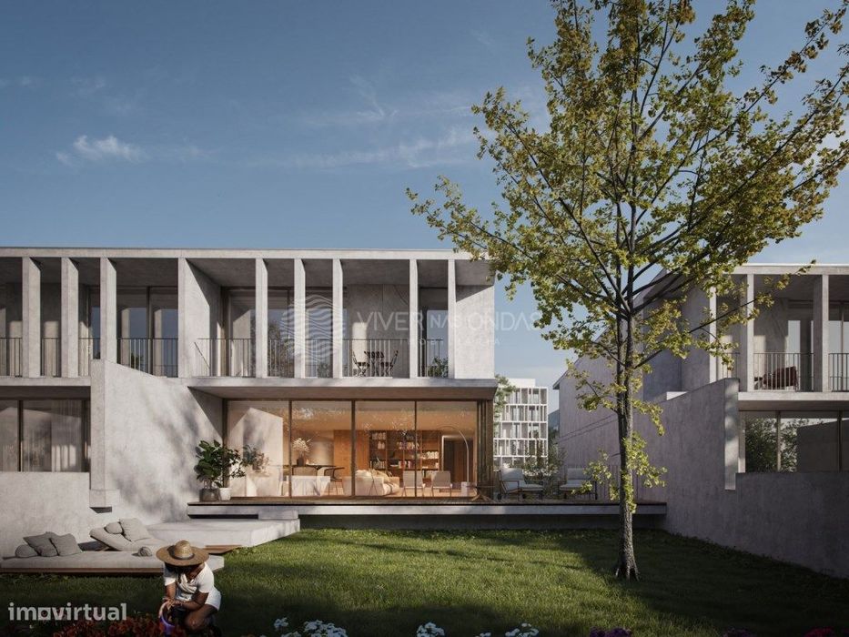 Moradia T3 com 2 lugares de garagem, jardim e terraço, em Arcozelo.