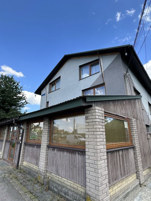 Продаж житлового будинка з комер. приміщенням (сауна ,басейн, більярд)