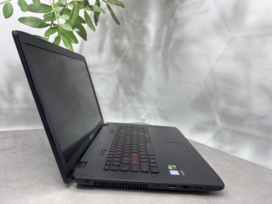 Asus GL752V / i7-6700HQ / GTX 960M 2GB / 8GB / 256GB SSD / 17.3" FHD