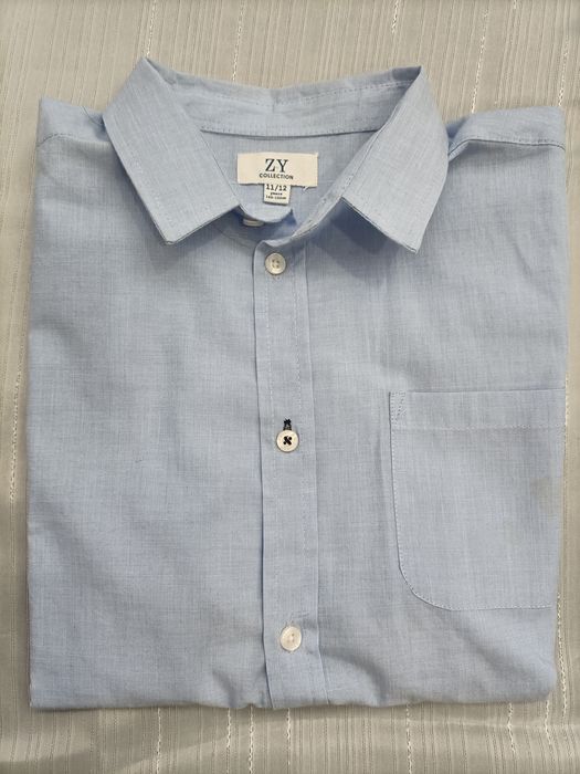 Camisa 11-12 da Zara e Calças da Sfera, em sarja azul marinho