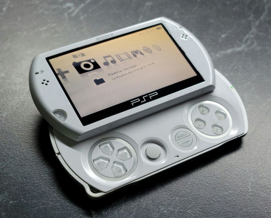 Sony PlayStation Portable PSP Go Pearl White  N1000