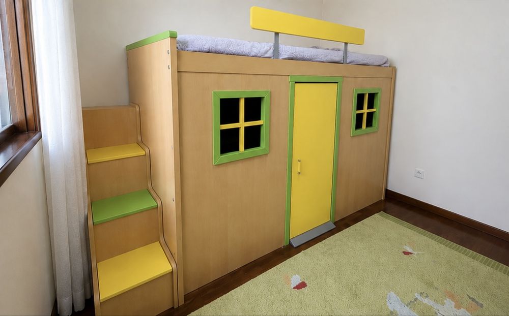 Cama infantil com arrumação