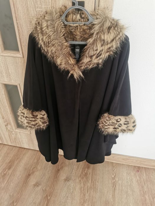 Peleryna z korzuszkiem