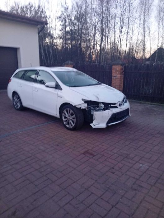 toyota auris 1.8 hybrid