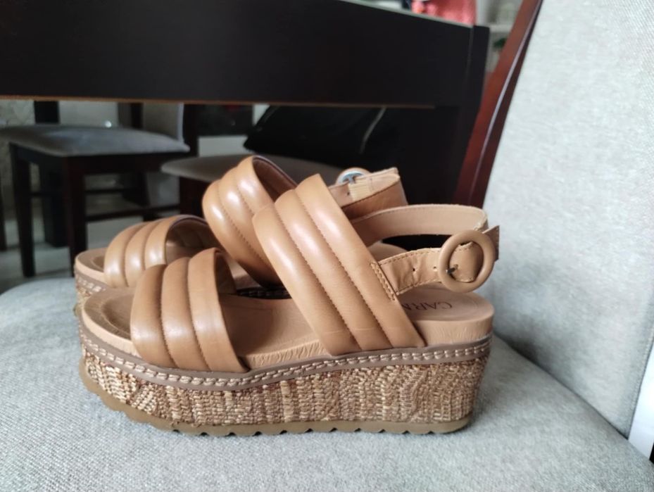 Sandały marki Carmela. Rozmiar 35.