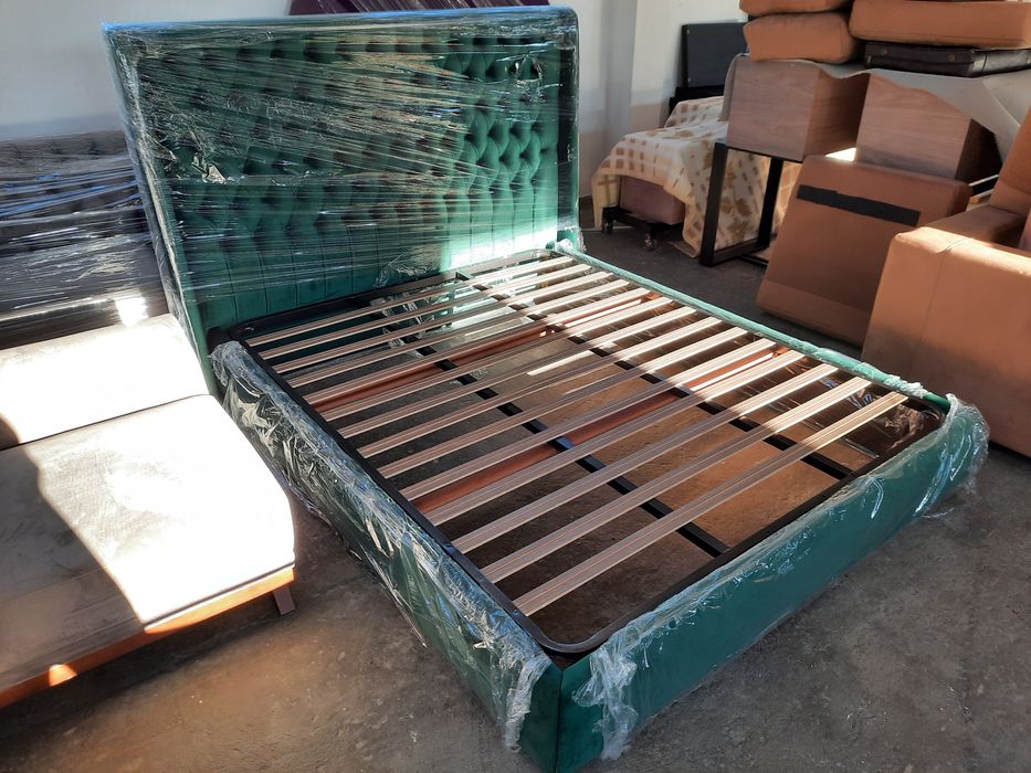 Cama Casal Estofada Veludo Capitoné