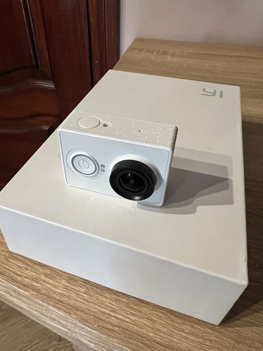 Продаю екшн-камеру Xiaomi YI