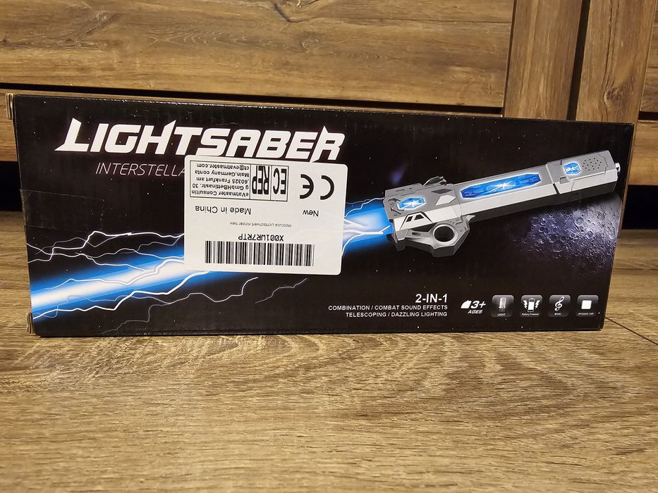 Miecz świetlny z dźwiękiem