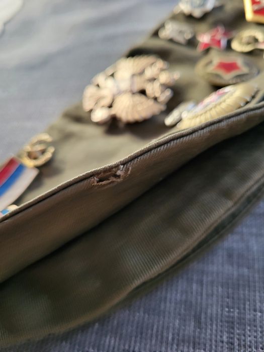 Furażerka Radziecka z odznakami i naszywkami