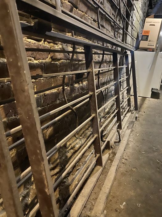 Металеві решітки на двері, вікна