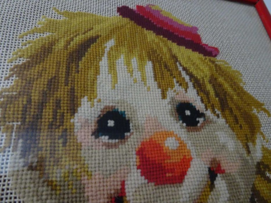 Quadro Bordado Ponto de Cruz "Palhaço" (Com Selo de Certificação)