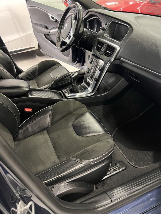 Volvo V40 D2 R Design 1.6 diesel Reservado