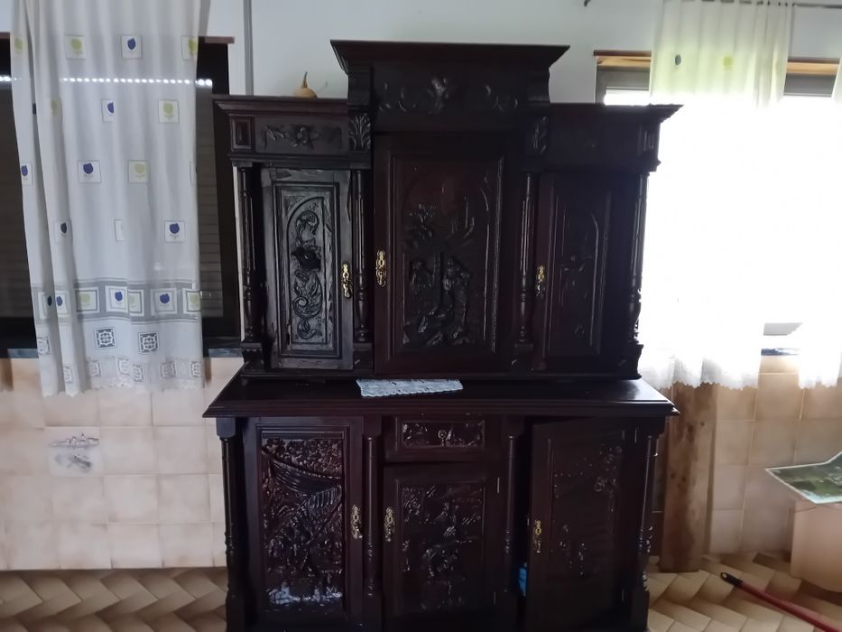 Cómoda roupeiro e guarda louças