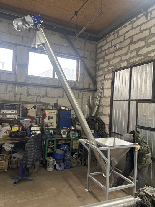 Шнек з нержавіючої сталі Шнек з нержавійки в трубі або жолобі