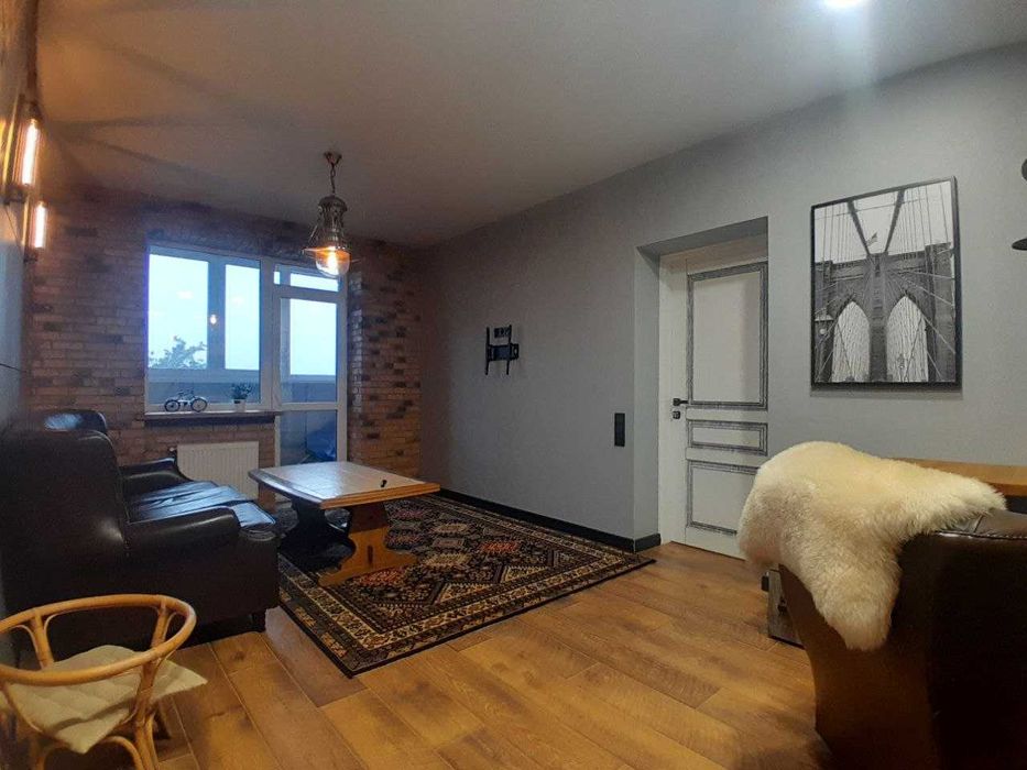 Видовий пентхаус з авторським ремонтом! Центр!